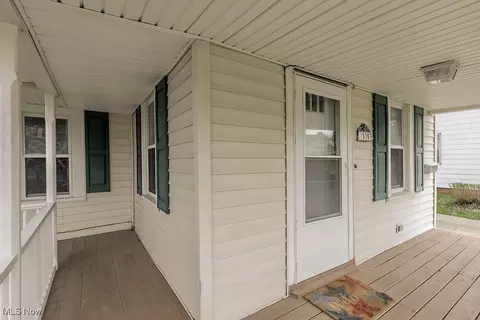 1535 E 290th St, Wickliffe, OH 44092 photo 3