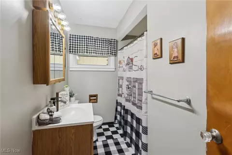 Bath - 6623 Center Rd, Ashtabula, OH 44004 photo 1 of 3