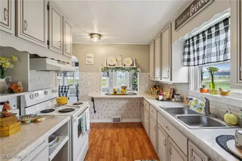 Kitchen - 6623 Center Rd, Ashtabula, OH 44004 photo 3 of 4