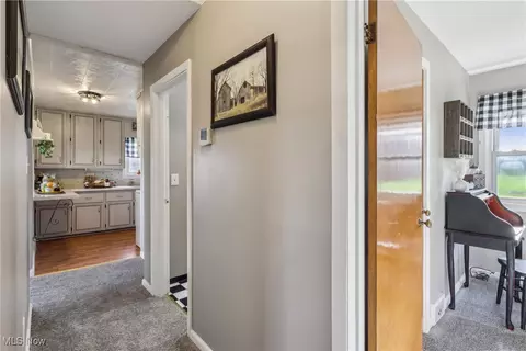 Entry Way - 6623 Center Rd, Ashtabula, OH 44004 photo 1 of 5