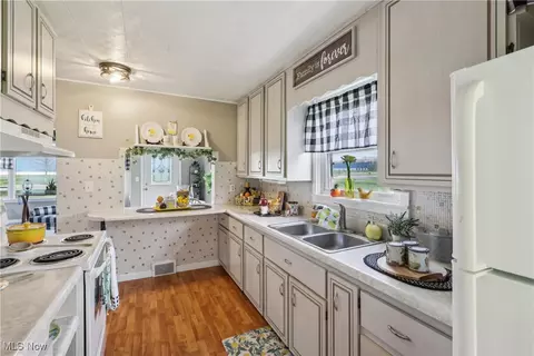 Kitchen - 6623 Center Rd, Ashtabula, OH 44004 photo 4 of 4