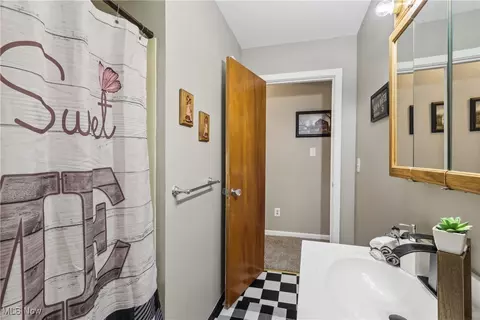Bath - 6623 Center Rd, Ashtabula, OH 44004 photo 2 of 3