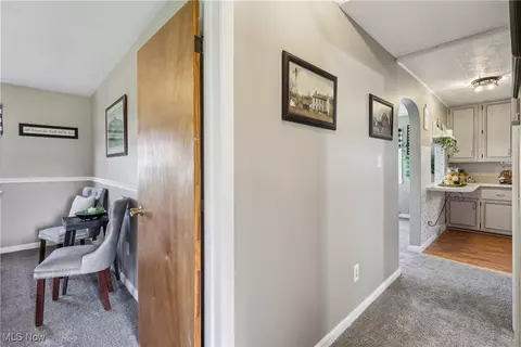 Entry Way - 6623 Center Rd, Ashtabula, OH 44004 photo 2 of 5