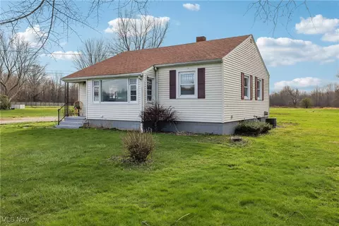 Exterior - 6623 Center Rd, Ashtabula, OH 44004 photo 2 of 6