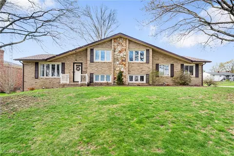 1715 Cedar Knoll Ave NW, Massillon, OH 44646