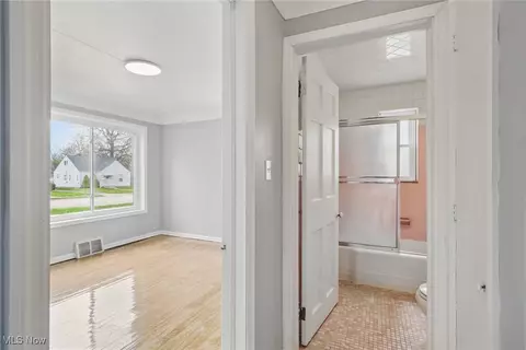 735 E 260th St, Euclid, OH 44132 photo 8