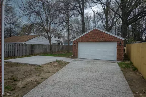 735 E 260th St, Euclid, OH 44132 photo 42