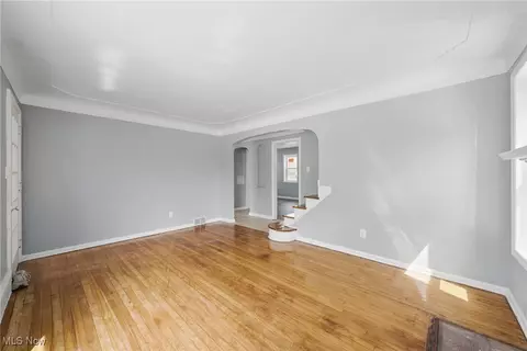 735 E 260th St, Euclid, OH 44132 photo 5