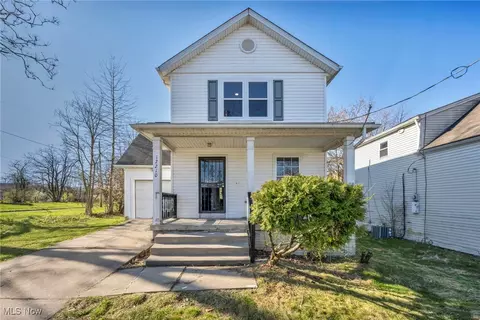 12210 Oakland Ave, Cleveland, OH 44106