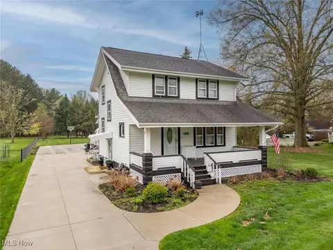 1034 Schneider St SE, North Canton, OH 44720