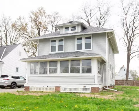 229 13th St, Elyria, OH 44035