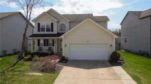 964 Chadwick Ln, Medina, OH 44256