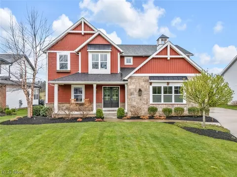 5600 Shadow Ridge Cir NW, North Canton, OH 44720