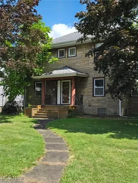 405 Oak Knoll Ave SE, Warren, OH 44483