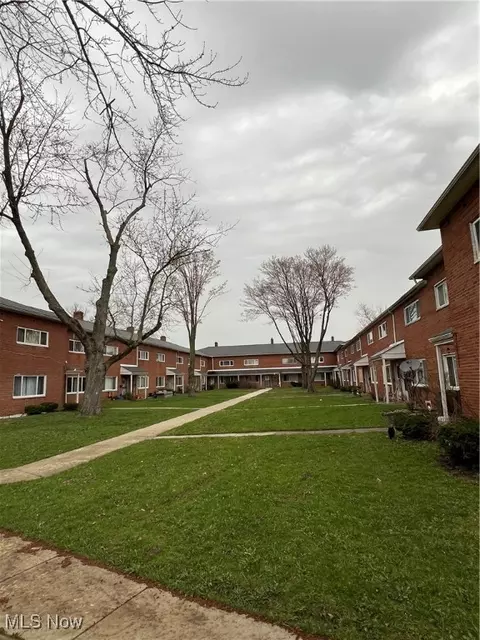23755 Banbury Cir #4, Warrensville Heights, OH 44128