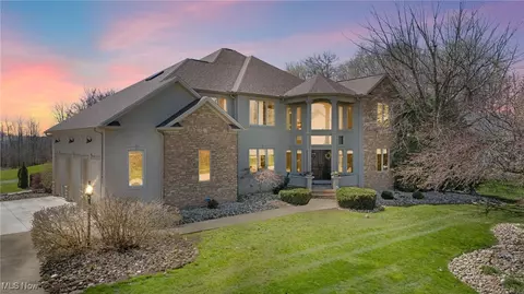 6389 Highland Green Dr, Medina, OH 44256