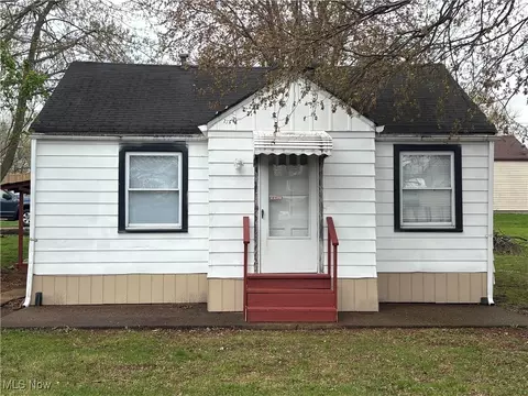 2090 Mckinley Ave, Lorain, OH 44055
