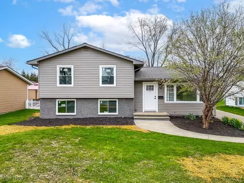 147 Saint Laurence Blvd, Eastlake, OH 44095
