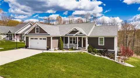 280 Summit Dr, Williamstown, WV 26187