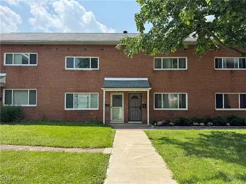 4958 Caroline Dr #10, Warrensville Heights, OH 44128