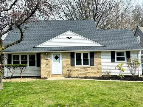 25585 Chatworth Dr, Euclid, OH 44117