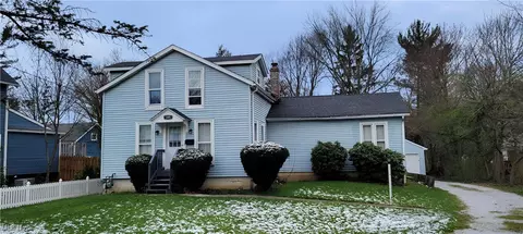 385 Bell St, Chagrin Falls, OH 44022
