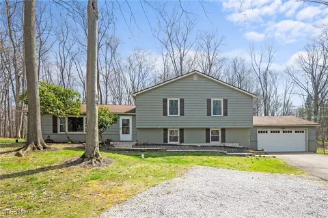 13061 Treadway Dr, Chardon, OH 44024