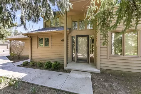 20 Dorset Ct, Beachwood, OH 44122