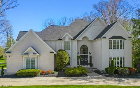 127 Timber Run Dr, Canfield, OH 44406