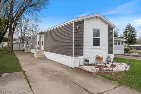 1166 Lafayette Rd #D4, Medina, OH 44256