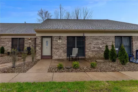 1699 Westhampton Dr, Austintown, OH 44515