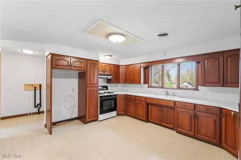 Kitchen - 144 Westgate Ave, Wadsworth, OH 44281 photo 3 of 3