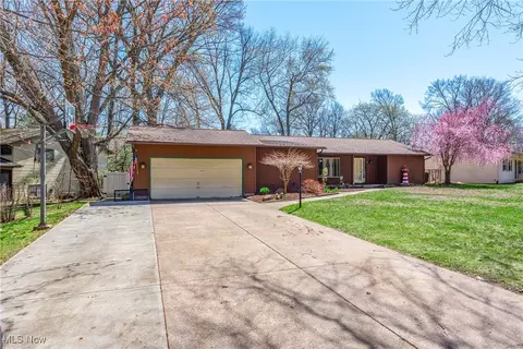 6501 Hidden Tree Ln, Amherst, OH 44001