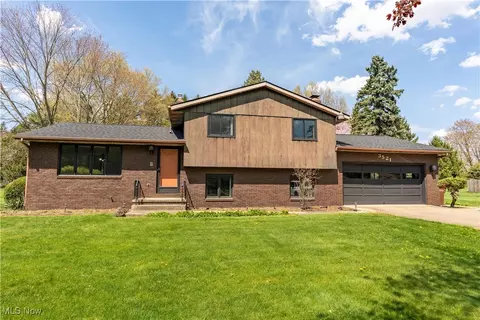 3521 Pontius Rd, Uniontown, OH 44685