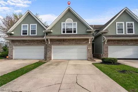 106 Stoney Brook Dr, Elyria, OH 44035