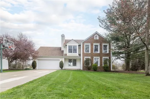 590 Chancellor Cir, Avon Lake, OH 44012
