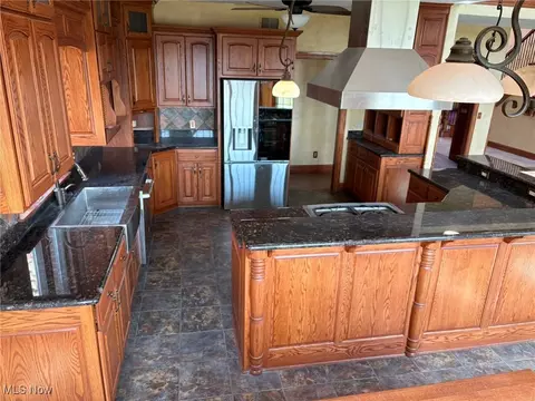 3065 Perry Dr NW, Canton, OH 44708 photo 8