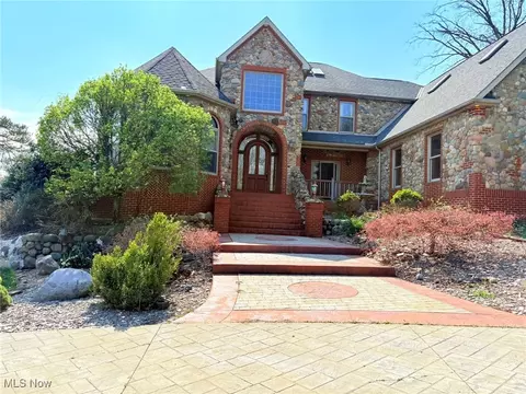 3065 Perry Dr NW, Canton, OH 44708 photo 2