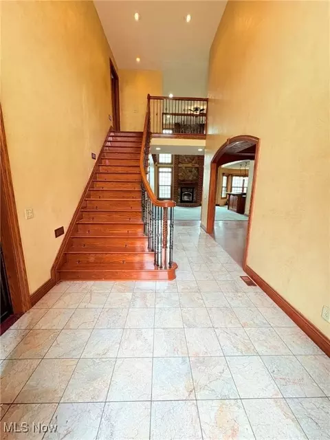 3065 Perry Dr NW, Canton, OH 44708 photo 3