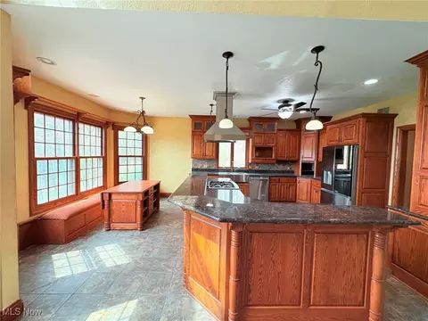 3065 Perry Dr NW, Canton, OH 44708 photo 7