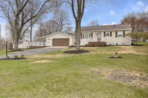 1940 Pickle Rd, Akron, OH 44312