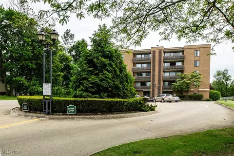 22555 Center Ridge Rd #302, Rocky River, OH 44116