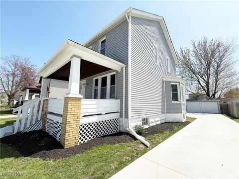 2434 E 33rd St, Lorain, OH 44055 photo 3