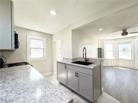 2434 E 33rd St, Lorain, OH 44055 photo 18