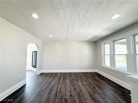 2434 E 33rd St, Lorain, OH 44055 photo 10