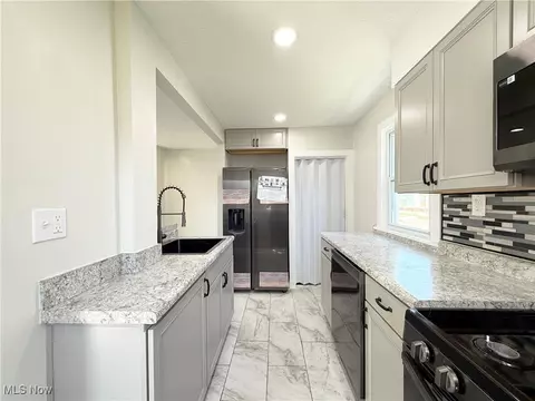 2434 E 33rd St, Lorain, OH 44055 photo 19