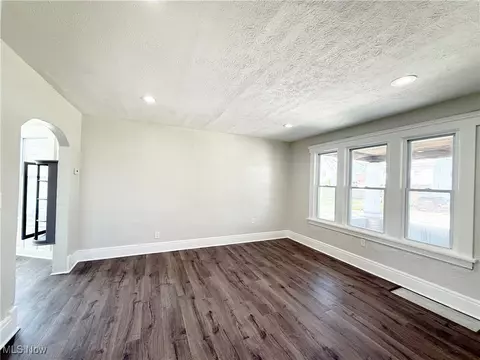 2434 E 33rd St, Lorain, OH 44055 photo 11