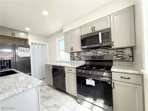 2434 E 33rd St, Lorain, OH 44055 photo 20