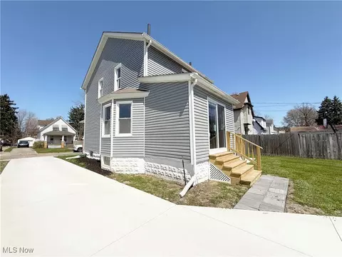 2434 E 33rd St, Lorain, OH 44055 photo 5
