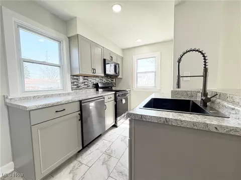 2434 E 33rd St, Lorain, OH 44055 photo 17